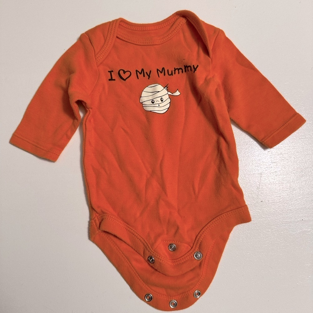 👻Adorable 0-3 month old 🎃 baby Onesie - I Love My Mummy